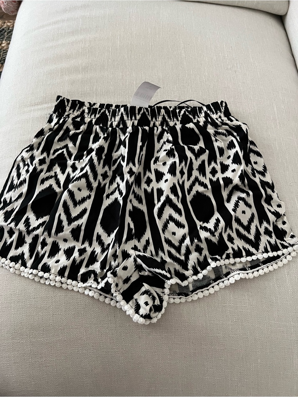 LF nwt Black Printed Pom-Trim Women’s Shorts size Small